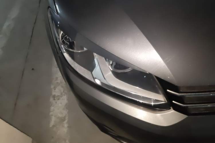 Used Volkswagen Touran 2013 1.4T DSG Comfort Edition 5-Seater Right Front Headlight