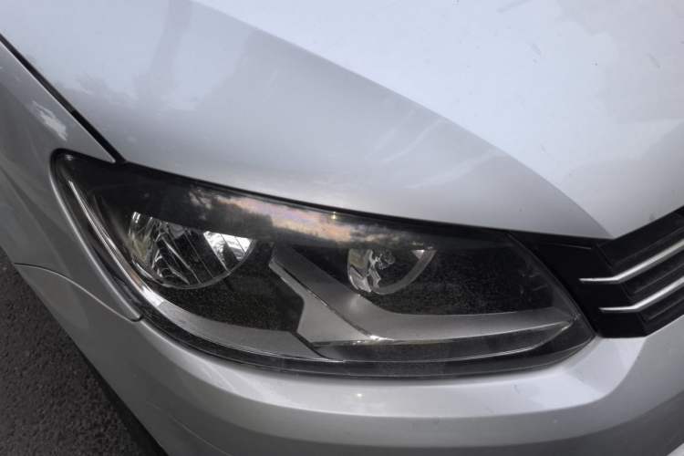 Used Volkswagen Touran 2013 1.4T DSG Comfort Edition 5-Seater Right Front Headlight
