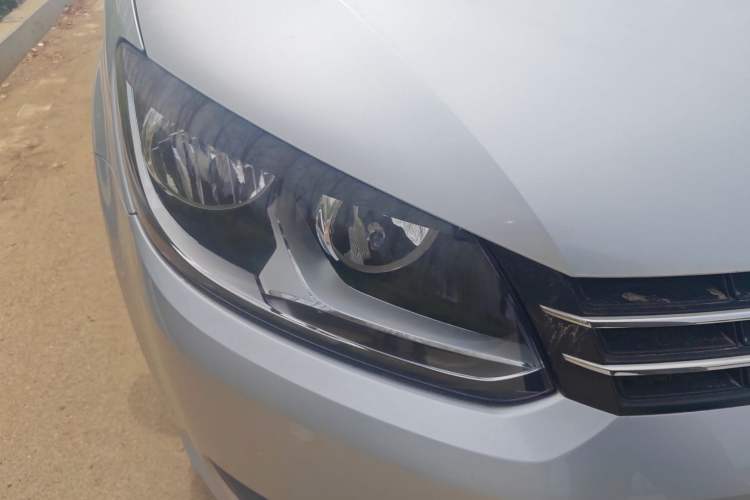 Used Volkswagen Touran 2013 1.4T DSG Comfort Edition 5-Seater Right Front Headlight