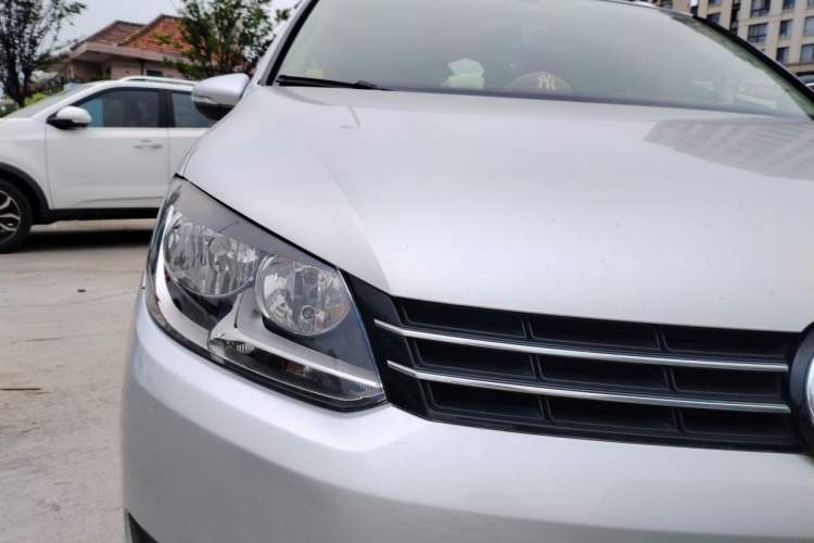 Used Volkswagen Touran 2013 1.4T Manual Comfort Edition 5-Seater Right Front Headlight