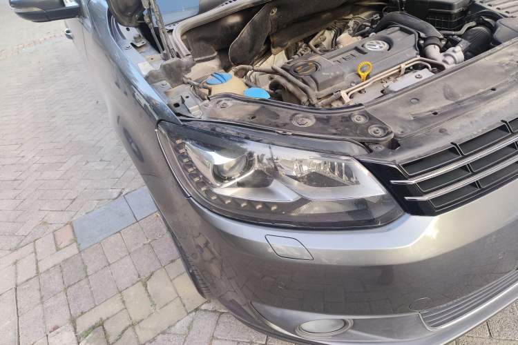 Used Volkswagen Touran 2013 1.4T DSG Crystal Edition 5-Seater Right Front Headlight