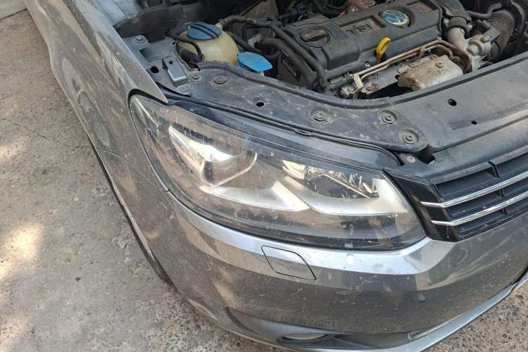 Used Volkswagen Touran 2013 1.4T DSG Comfort Edition 5-Seater Right Front Headlight