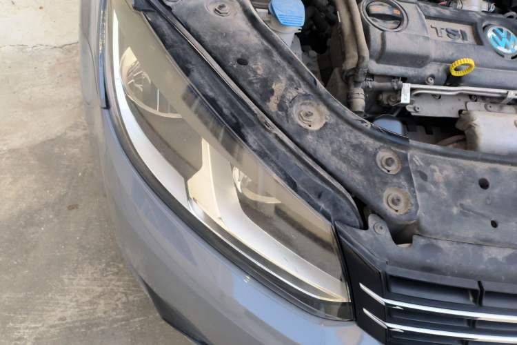 Used Volkswagen Touran 2013 1.4T DSG Comfort Edition 5-Seater Right Front Headlight