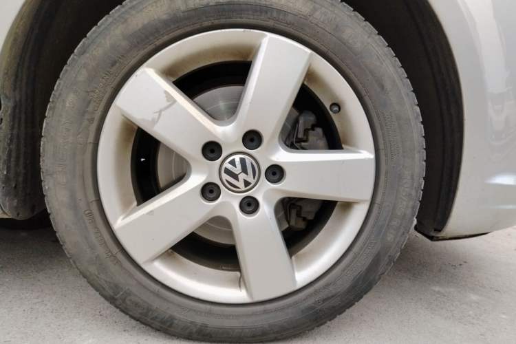 Used Volkswagen Touran 2013 1.4T Manual Comfort Edition 5-Seater Right Front Wheel Hub