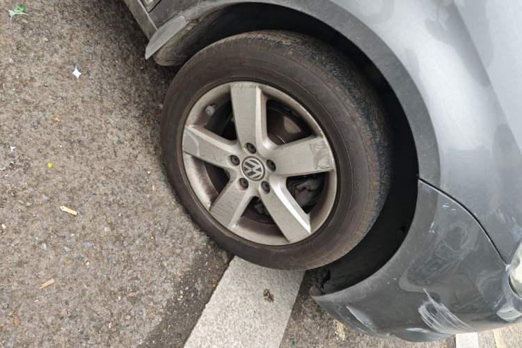 Used Volkswagen Touran 2013 1.4T Manual Comfort Edition 5-Seater Right Front Wheel Hub