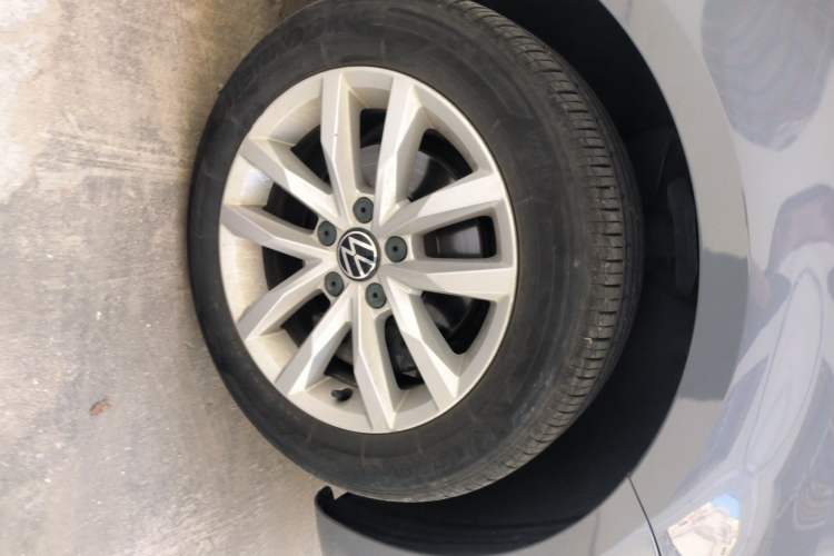 Used Volkswagen Touran 2013 1.4T DSG Comfort Edition 5-Seater Right Front Wheel Hub