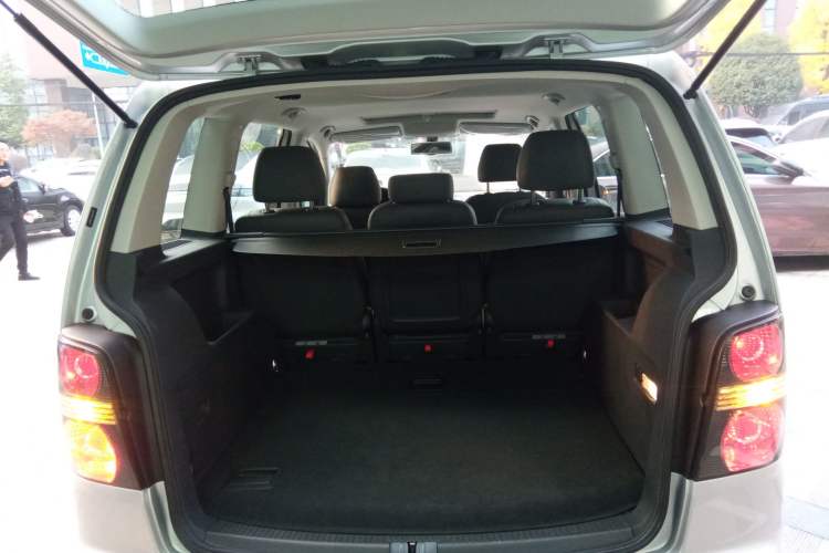 Used Volkswagen Touran 2013 1.4T DSG Comfort Edition 5-Seater Trunk