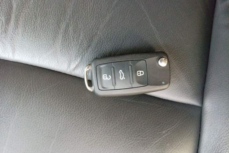 Used Volkswagen Touran 2013 1.4T DSG Comfort Edition 5-Seater Vehicle Key