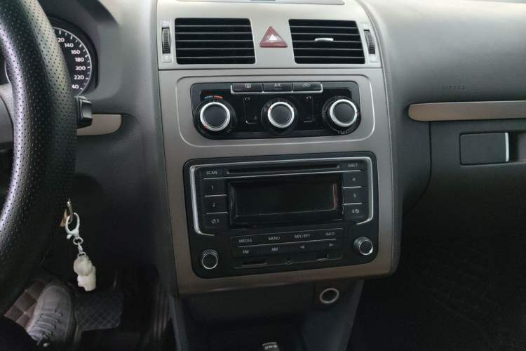 Used Volkswagen Touran 2013 1.4T DSG Comfort Edition 5-Seater Audio And AC Panel