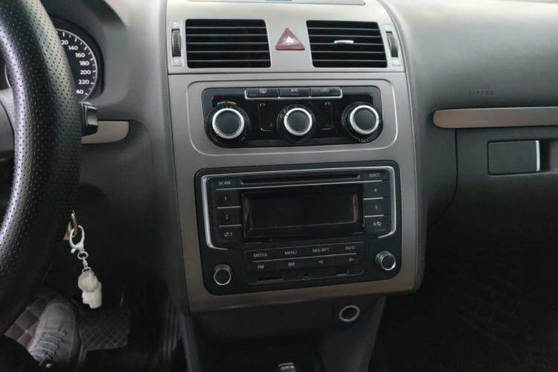 Used Volkswagen Touran 2013 1.4T DSG Comfort Edition 5-Seater Audio And AC Panel