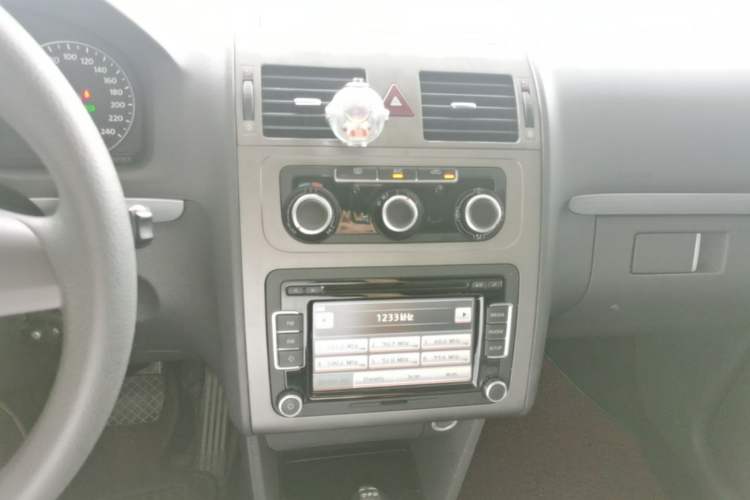 Used Volkswagen Touran 2013 1.4T DSG Comfort Edition 5-Seater Audio And AC Panel