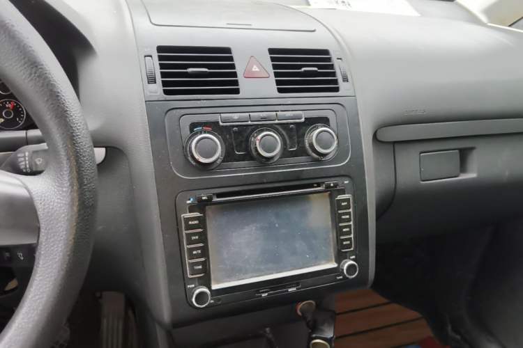 Used Volkswagen Touran 2013 1.4T Manual Fashion Edition 5 Seats Audio And AC Panel