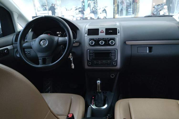 Used Volkswagen Touran 2013 1.4T DSG Comfort Edition 5-Seater Center Console