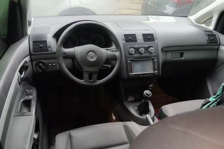 Used Volkswagen Touran 2013 1.4T Manual Fashion Edition 5 Seats Center Console