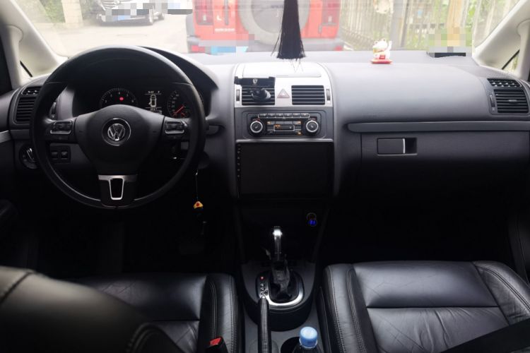 Used Volkswagen Touran 2013 1.4T DSG Crystal Edition 5-Seater Center Console