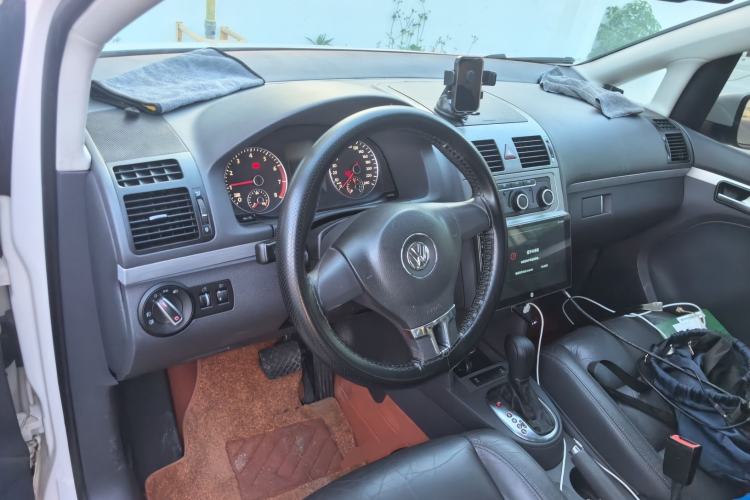 Used Volkswagen Touran 2013 1.4T DSG Comfort Edition 5-Seater Center Console