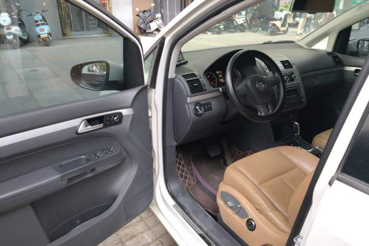 Used Volkswagen Touran 2013 1.4T DSG Comfort Edition 5-Seater Driver Seat