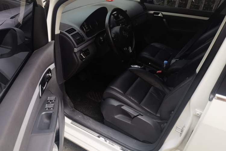 Used Volkswagen Touran 2013 1.4T DSG Crystal Edition 5-Seater Driver Seat