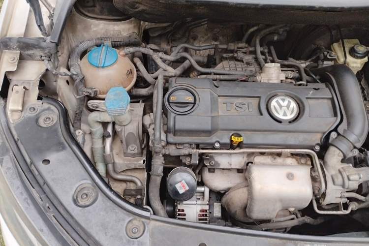 Used Volkswagen Touran 2013 1.4T Manual Comfort Edition 5-Seater Engine Bay Right
