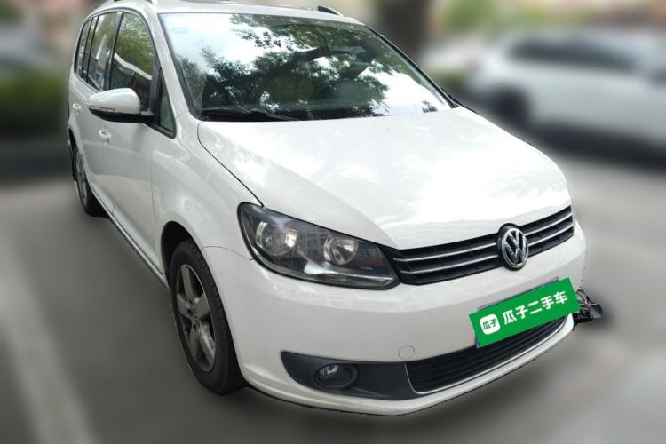Used Volkswagen Touran 2013 1.4T DSG Comfort Edition 5-Seater Front Right 45 Deg