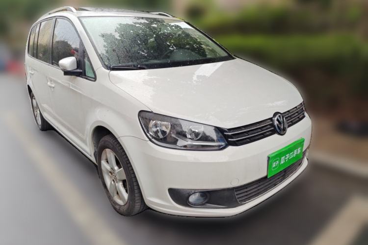 Used Volkswagen Touran 2013 1.4T DSG Comfort Edition 5-Seater Front Right 45 Deg