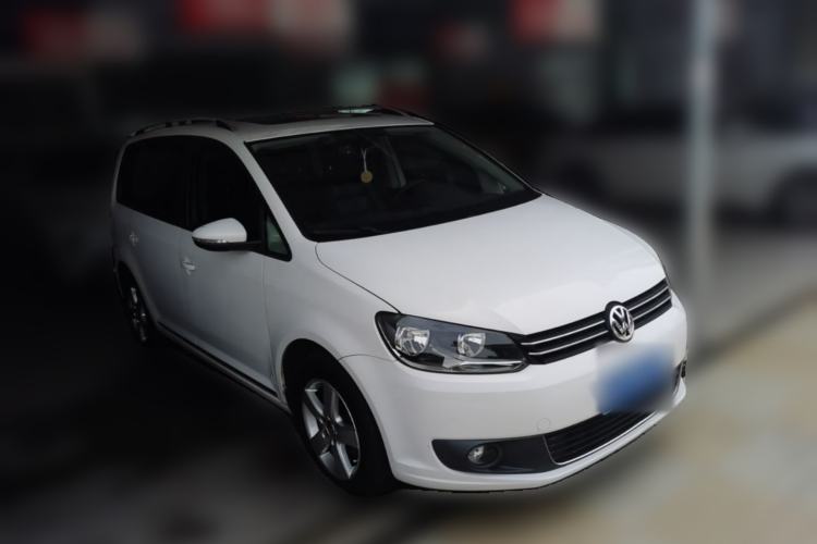 Used Volkswagen Touran 2013 1.4T DSG Comfort Edition 5-Seater Front Right 45 Deg