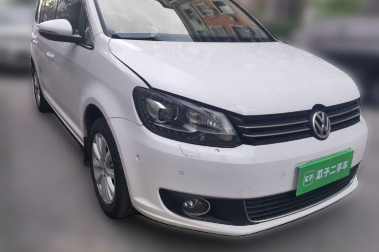 Used Volkswagen Touran 2013 1.4T DSG Crystal Edition 5-Seater Front Right 45 Deg