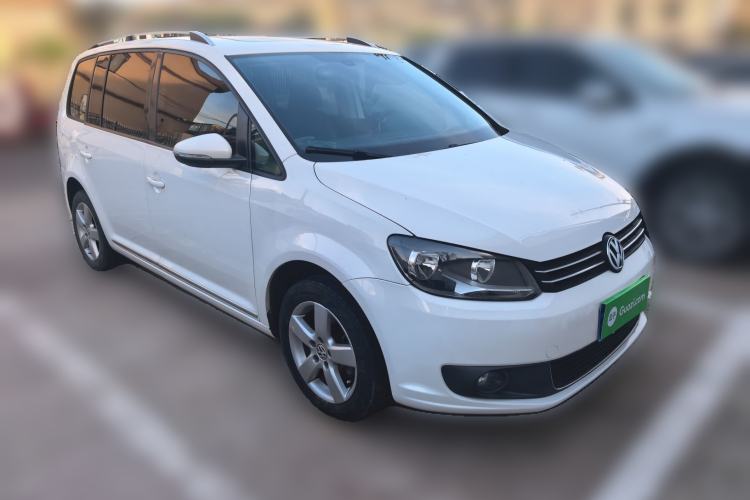 Used Volkswagen Touran 2013 1.4T DSG Comfort Edition 5-Seater Front Right 45 Deg