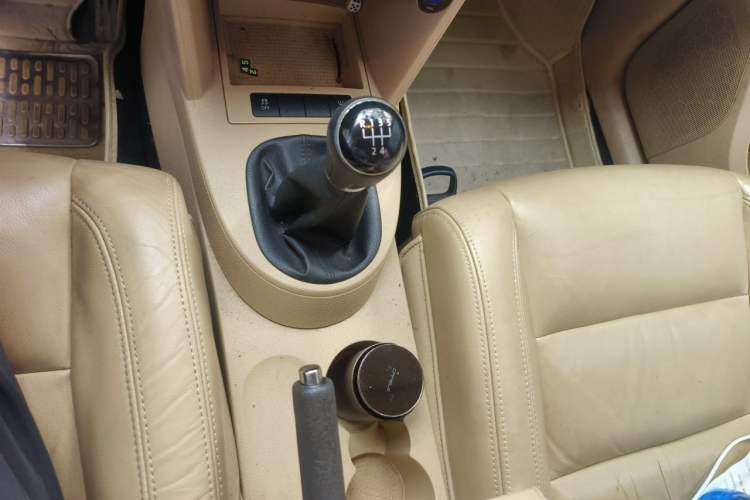 Used Volkswagen Touran 2013 1.4T Manual Comfort Edition 5-Seater Gear Lever