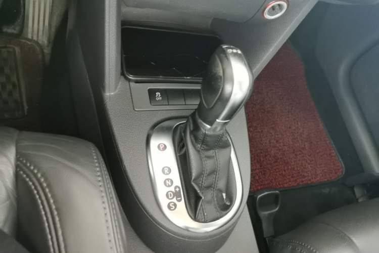 Used Volkswagen Touran 2013 1.4T DSG Comfort Edition 5-Seater Gear Lever