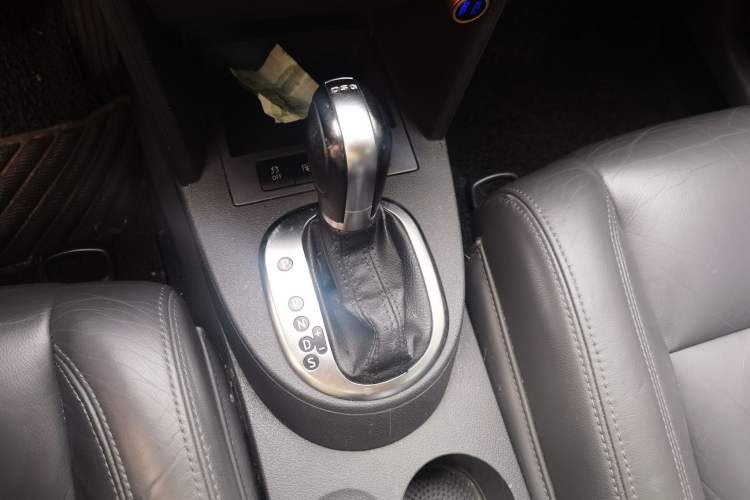Used Volkswagen Touran 2013 1.4T DSG Crystal Edition 5-Seater Gear Lever