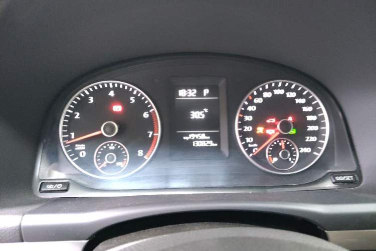 Used Volkswagen Touran 2013 1.4T DSG Comfort Edition 5-Seater Instrument Cluster
