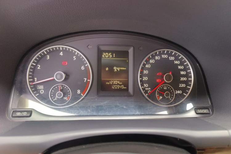 Used Volkswagen Touran 2013 1.4T Manual Comfort Edition 5-Seater Instrument Cluster