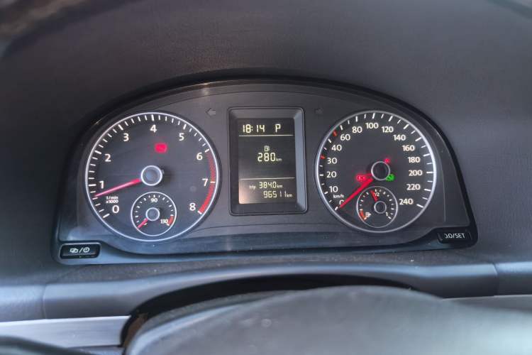 Used Volkswagen Touran 2013 1.4T DSG Comfort Edition 5-Seater Instrument Cluster