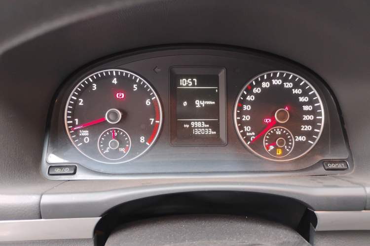 Used Volkswagen Touran 2013 1.4T Manual Comfort Edition 5-Seater Instrument Cluster