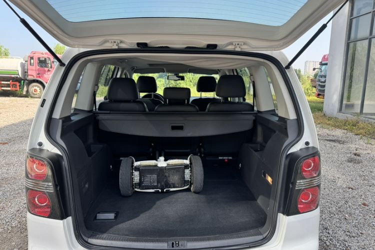Used Volkswagen Touran 2013 1.4T DSG Comfort Edition 5-Seater Interior 4