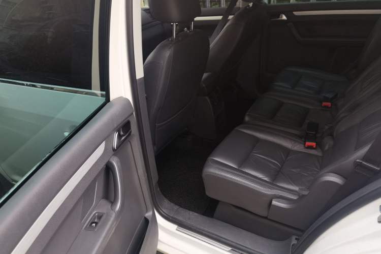 Used Volkswagen Touran 2013 1.4T DSG Crystal Edition 5-Seater Left Rear Seat