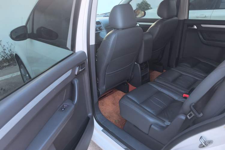 Used Volkswagen Touran 2013 1.4T DSG Comfort Edition 5-Seater Left Rear Seat