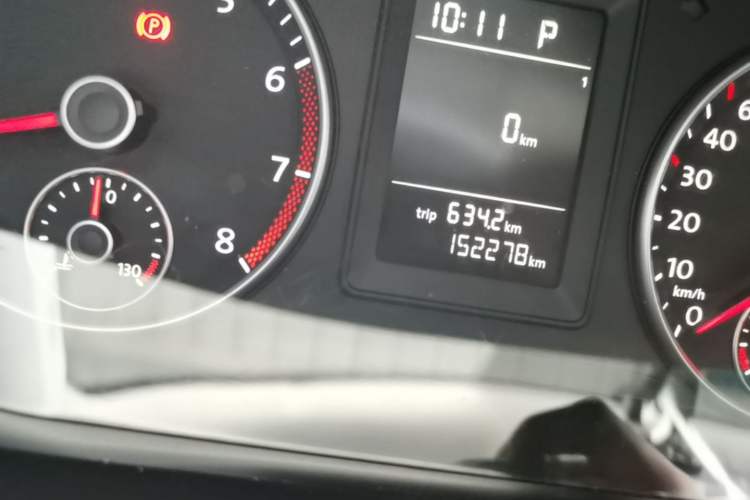 Used Volkswagen Touran 2013 1.4T DSG Comfort Edition 5-Seater Odometer Close Up