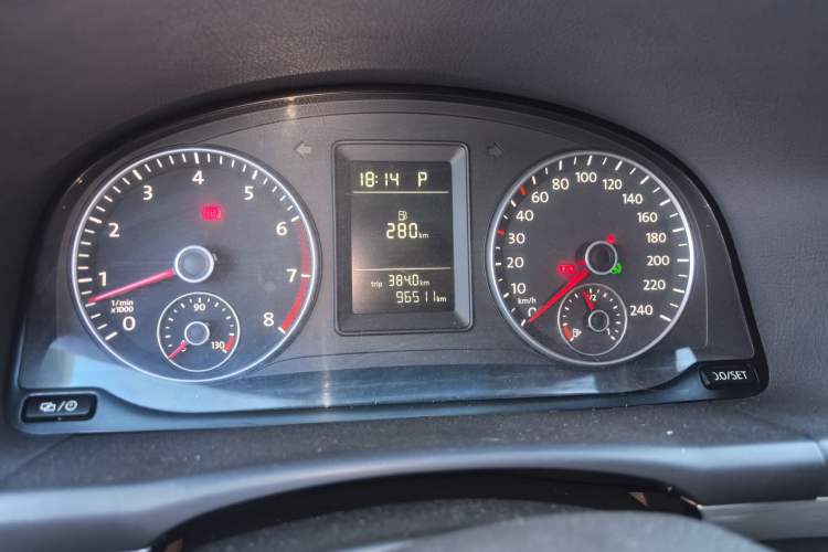 Used Volkswagen Touran 2013 1.4T DSG Comfort Edition 5-Seater Odometer Close Up