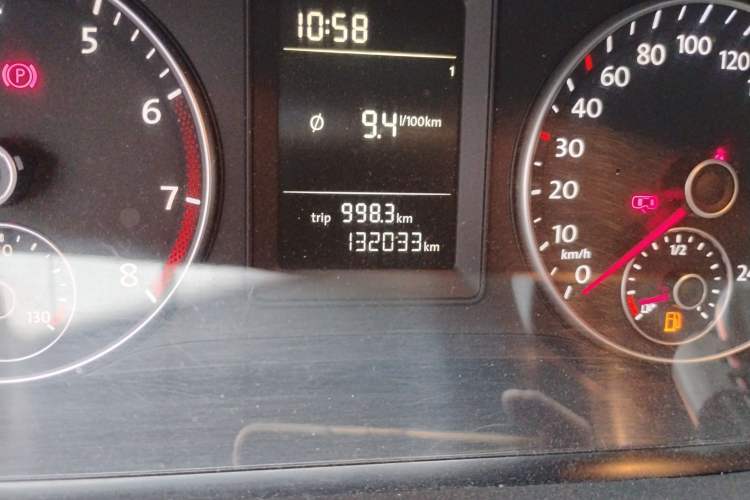 Used Volkswagen Touran 2013 1.4T Manual Comfort Edition 5-Seater Odometer Close Up