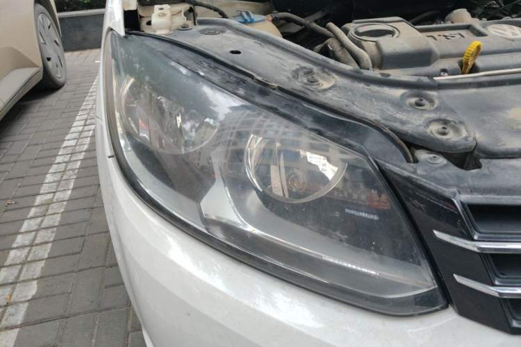 Used Volkswagen Touran 2013 1.4T DSG Comfort Edition 5-Seater Right Front Headlight