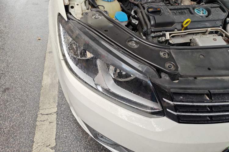 Used Volkswagen Touran 2013 1.4T DSG Comfort Edition 5-Seater Right Front Headlight