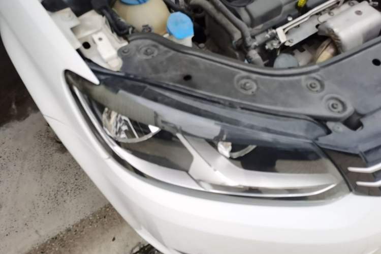 Used Volkswagen Touran 2013 1.4T DSG Comfort Edition 5-Seater Right Front Headlight