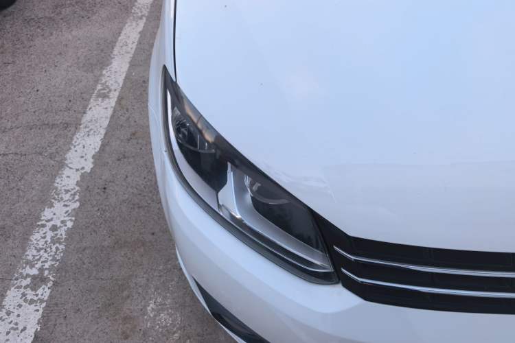 Used Volkswagen Touran 2013 1.4T DSG Comfort Edition 5-Seater Right Front Headlight