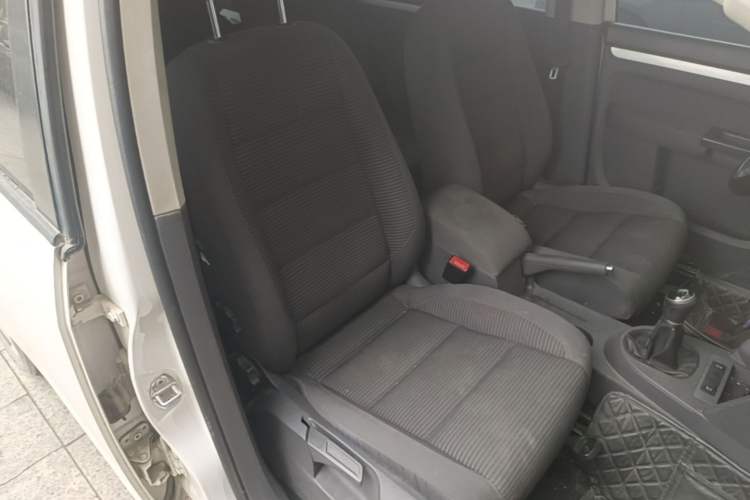 Used Volkswagen Touran 2013 1.4T Manual Fashion Edition 5 Seats Right Front Seat
