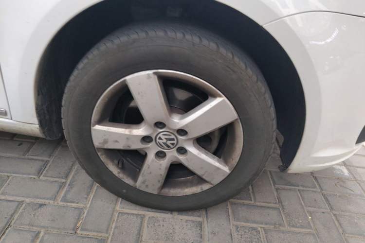 Used Volkswagen Touran 2013 1.4T DSG Comfort Edition 5-Seater Right Front Wheel Hub