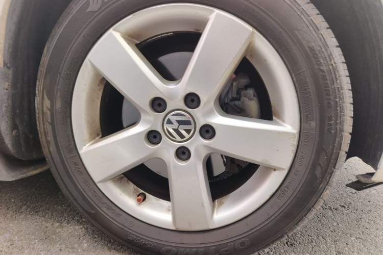Used Volkswagen Touran 2013 1.4T Manual Comfort Edition 5-Seater Right Front Wheel Hub