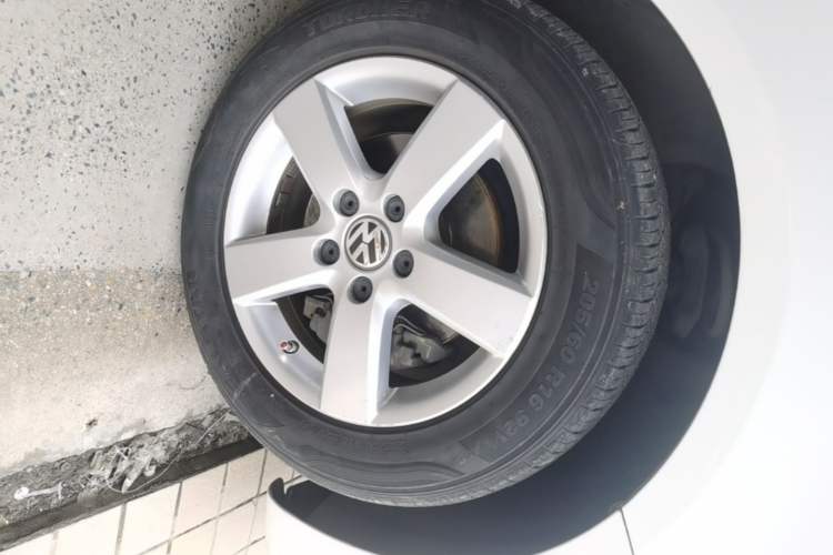 Used Volkswagen Touran 2013 1.4T DSG Comfort Edition 5-Seater Right Front Wheel Hub