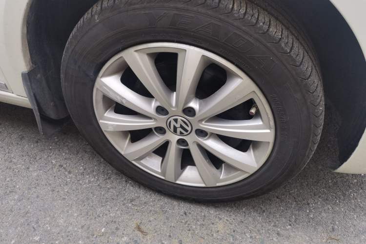 Used Volkswagen Touran 2013 1.4T DSG Crystal Edition 5-Seater Right Front Wheel Hub